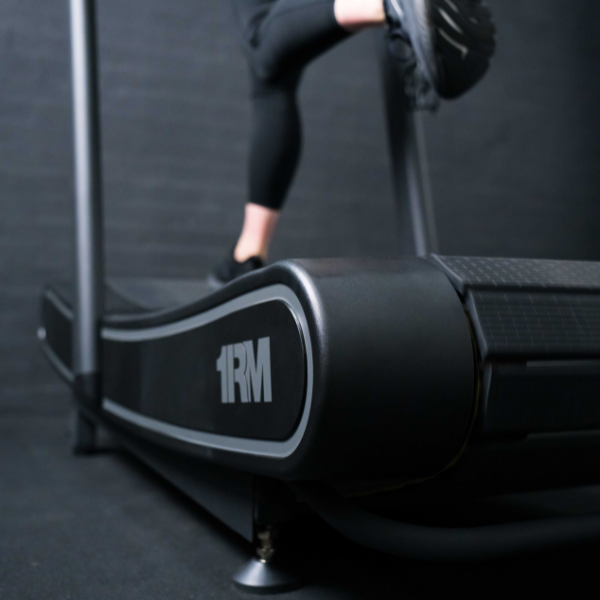1RM Curved Runner Treadmill